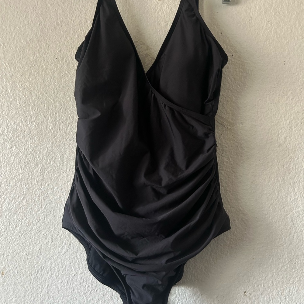 Miradonna By MIRACLESUIT Women’s one pc Swimsuit Black sz 16 no padding - Picture 5 of 10